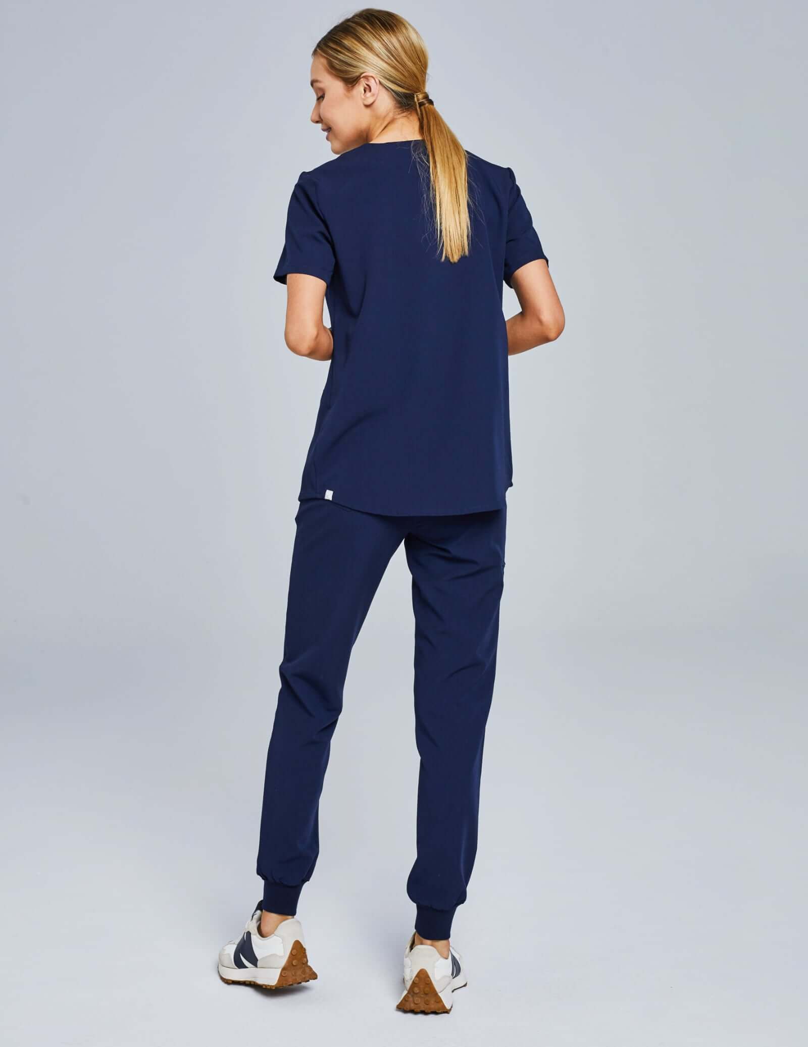 Grace Medical Sweatshirt – DUNKELNAVY